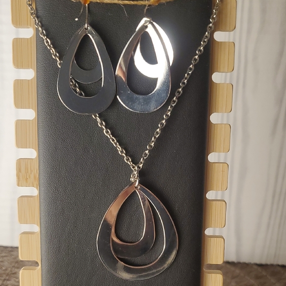 Elegant Red and Black Jewelry Set - Picture 4 of 6